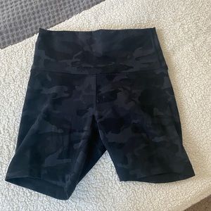 Lululemon Wunder Train High-Rise Short 6”